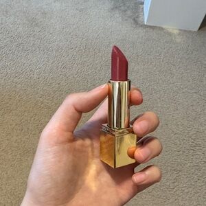 Estée Lauder Classic Pink Cream Lipstick – Rich Hydrating Color